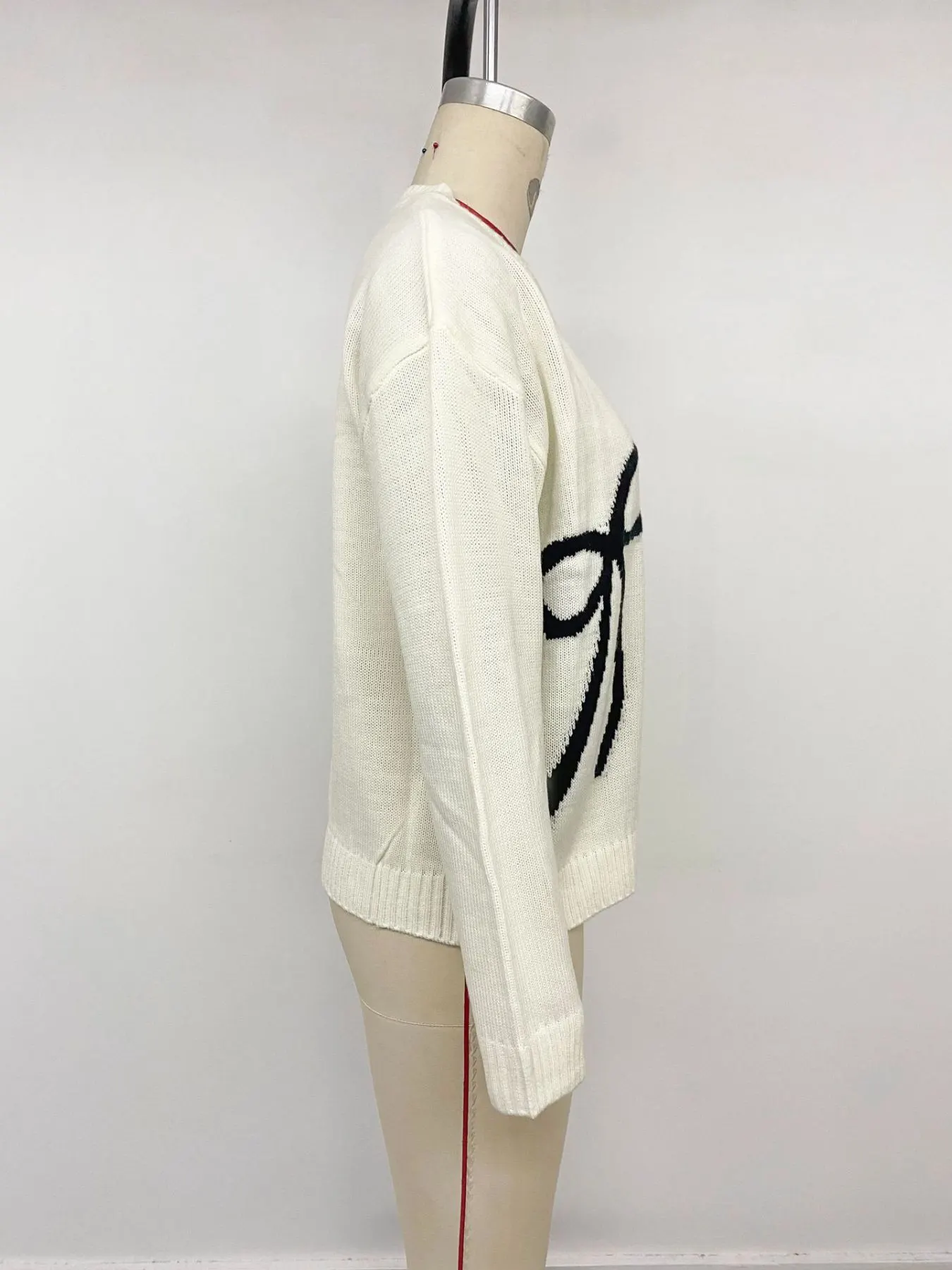 Bow Graphic Round Neck Sweater 7