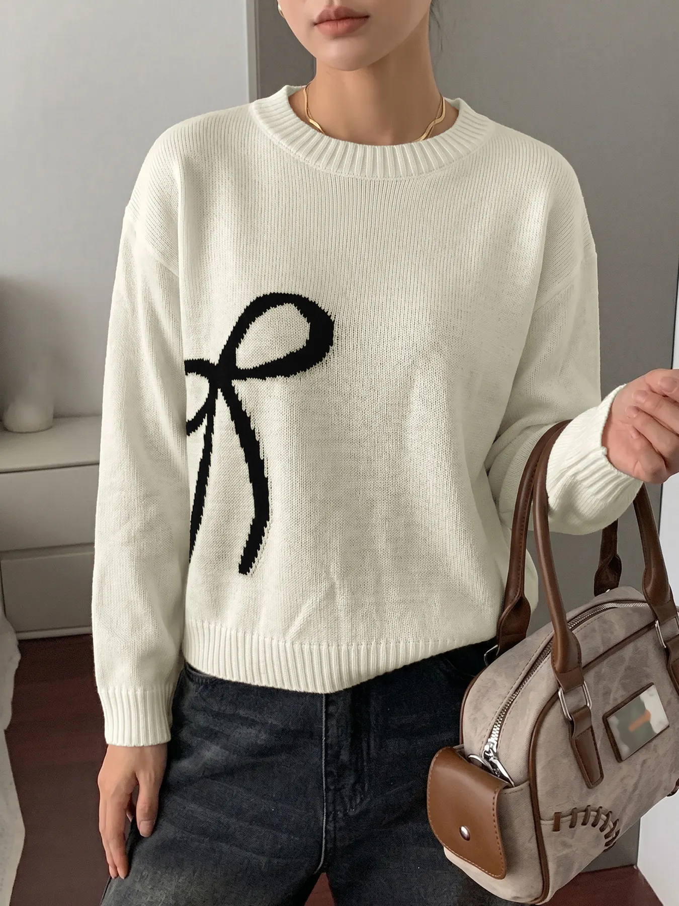 Bow Graphic Round Neck Sweater 2