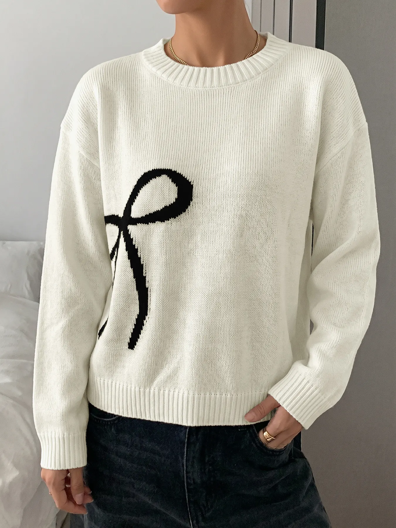 Bow Graphic Round Neck Sweater 4